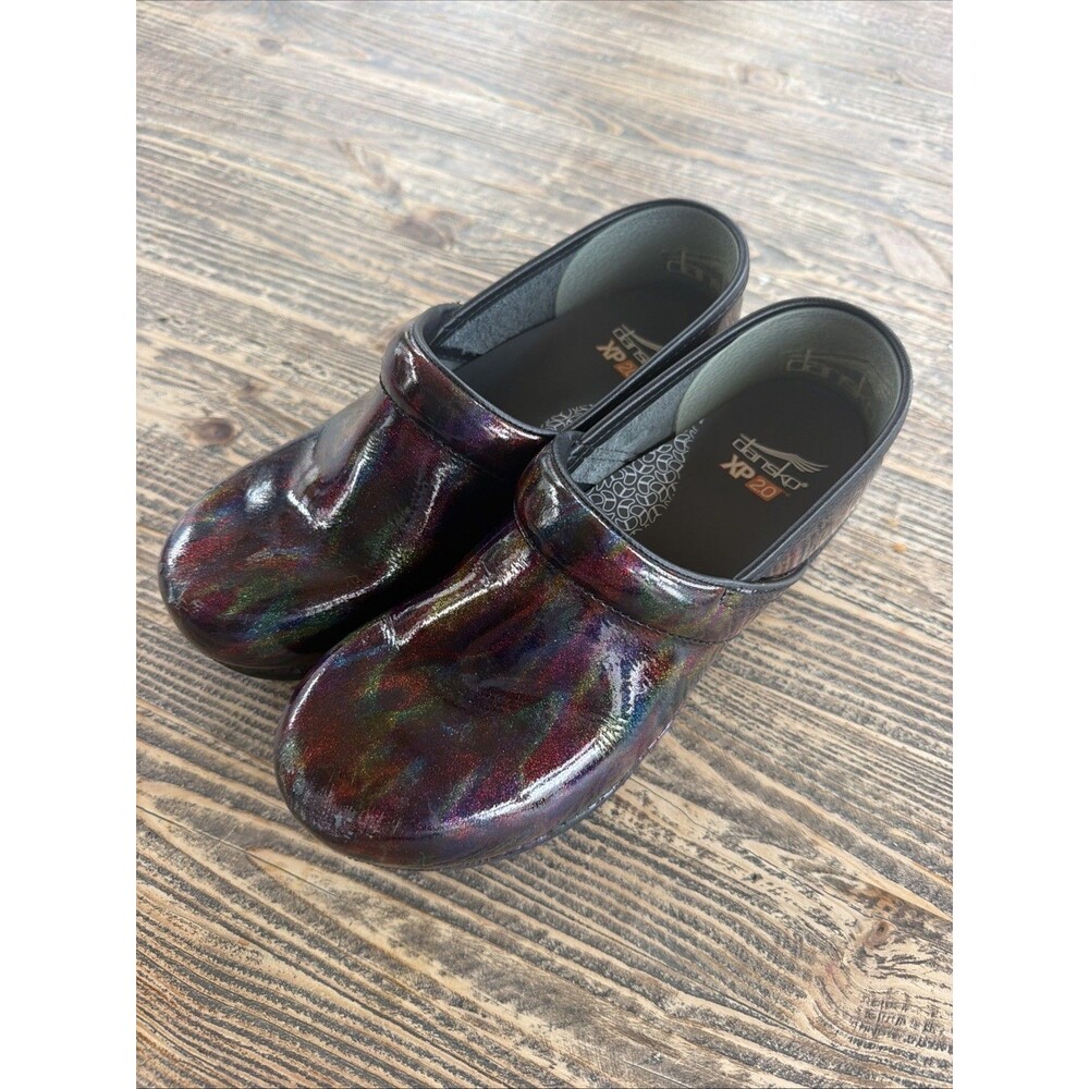 Dansko Xp 2.0 Womens Size 8.5 Patent Leather Clogs Rainbow Design